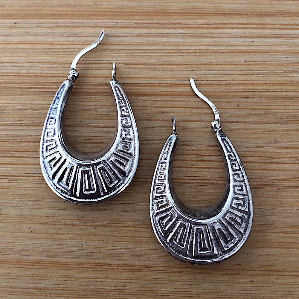 $28 Designer Sterling Silver 4.1 Grams Latch Back Earrings  Designer Mark 925